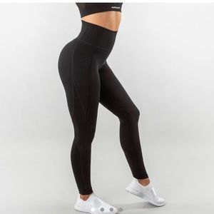 Alphalete surface pocket legging